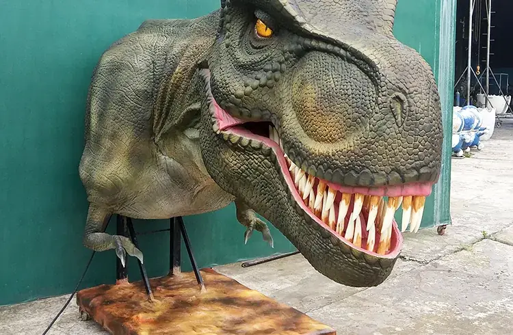 Cabeza animatrónica de T-Rex, una de las figuras que suministramos para exposiciones — dinosaurios en Cádiz