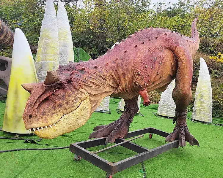 Carnotaurus animatrónico, una de las figuras que suministramos para exposiciones — dinosaurios en Ciudad Real
