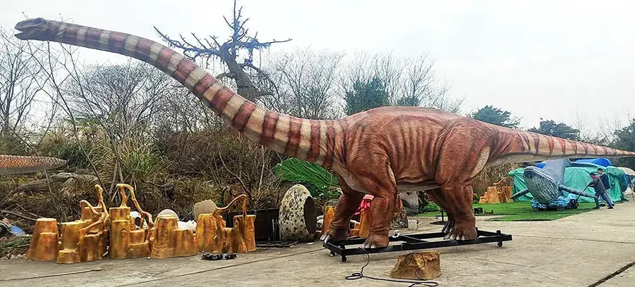 Diplodocus animatrónico, una de las figuras que suministramos para exposiciones — dinosaurios en León