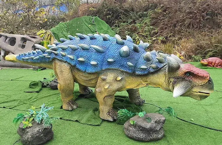 Edmontonia animatrónica, una de las figuras que suministramos para exposiciones — exposiciones en Lleida