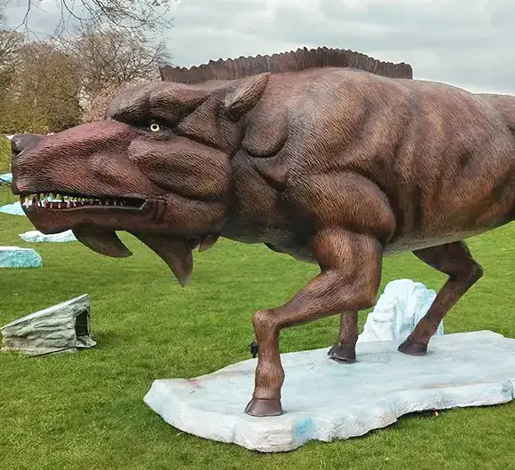 Entelodonte animatrónico ('cerdo del infierno'), una de las figuras que suministramos para exposiciones — exposiciones en Logroño