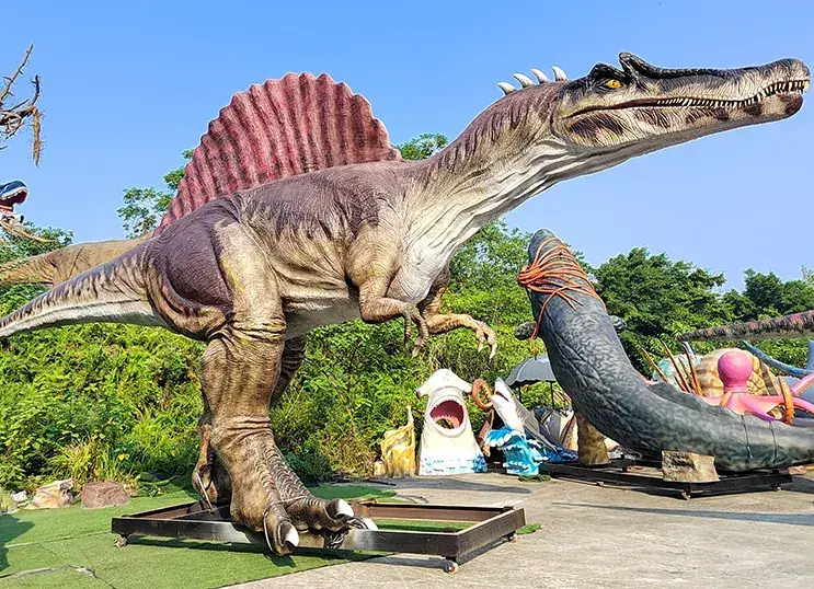Espinosaurio que camina (espectáculo), una de las figuras que suministramos para exposiciones — dinosaurios en Málaga