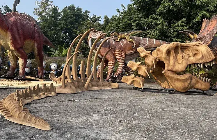 Réplica de esqueleto de T-Rex, una de las figuras que suministramos para exposiciones — dinosaurios en Oviedo
