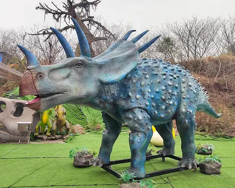 Estiracosaurio animatrónico, una de las figuras que suministramos para exposiciones — dinosaurios en Pamplona