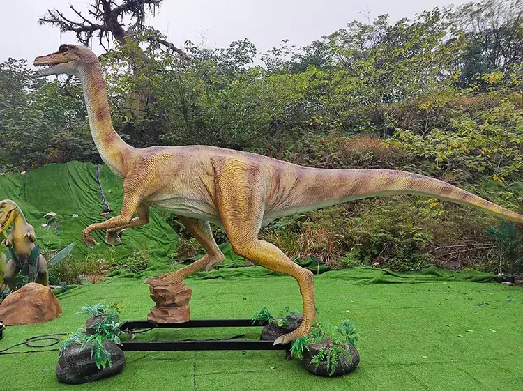 Gallimimus animatrónico, una de las figuras que suministramos para exposiciones — dinosaurios en Salamanca