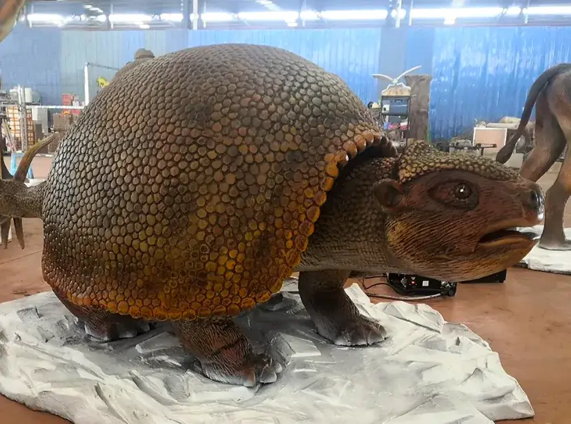Gliptodonte animatrónico, una de las figuras que suministramos para exposiciones — exposiciones en Santander