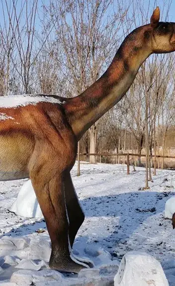 Macrauchenia animatrónica, una de las figuras que suministramos para exposiciones — dinosaurios en Valladolid
