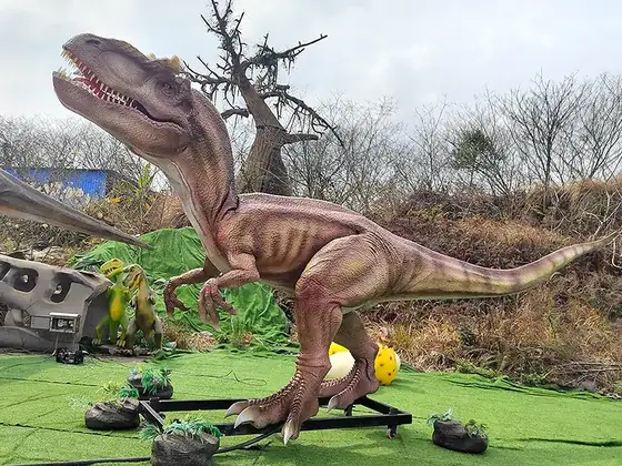 Alosaurio animatrónico