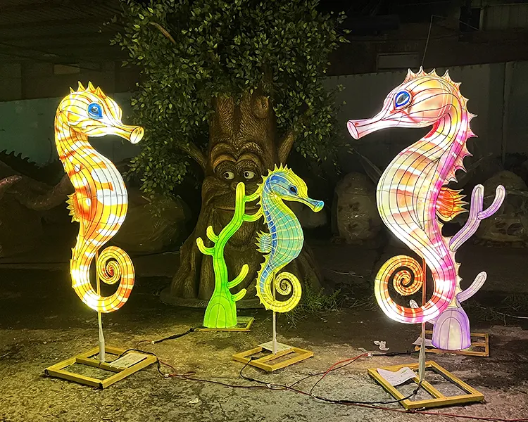 Caballitos de mar luminosos LED de varios tamaños, con el cuerpo anillado iluminado