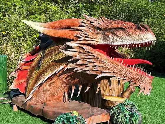 Cabeza de dragón gigante (photocall)