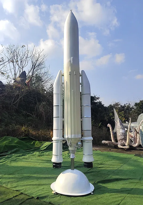 Cohete espacial gigante (atrezo)