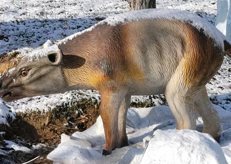 Coryphodon animatrónico