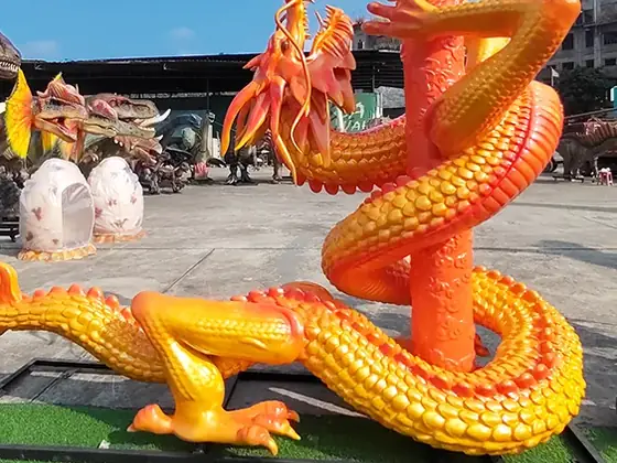 Dragón chino en columna