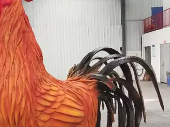 Gallo gigante animatrónico