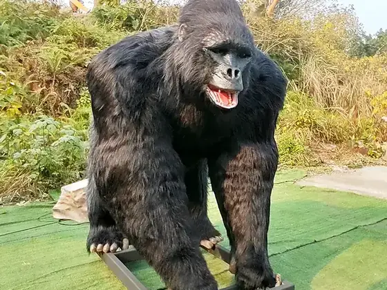 Gorila gigante animatrónico
