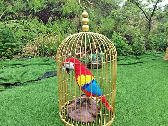Guacamayo gigante animatrónico
