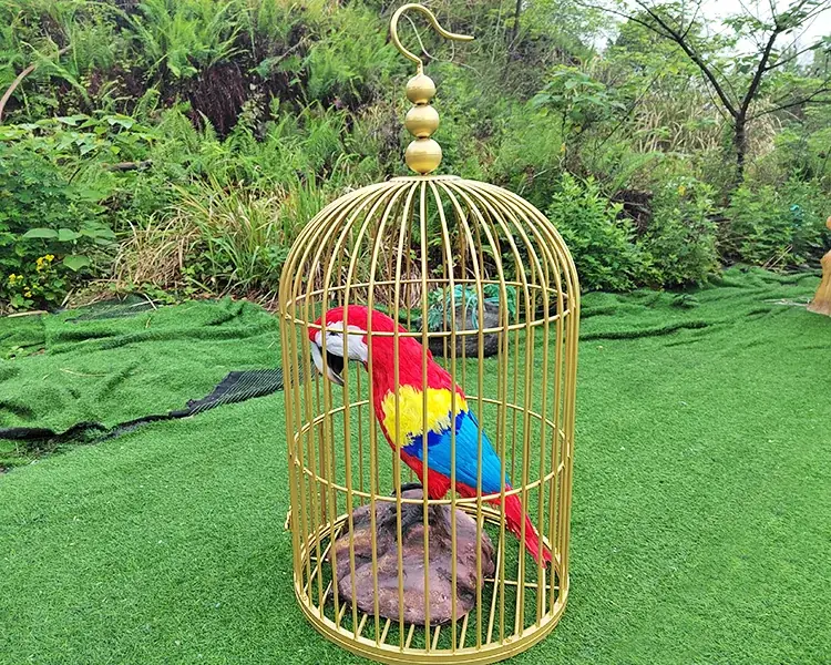 Guacamayo gigante animatrónico