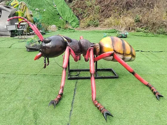 Insecto gigante animatrónico