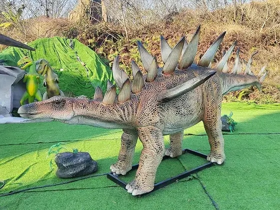Kentrosaurio animatrónico