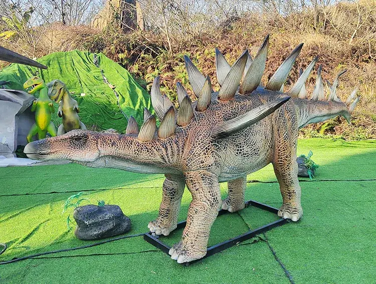 Kentrosaurio animatrónico