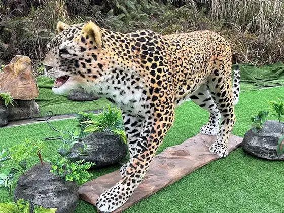 Leopardo animatrónico