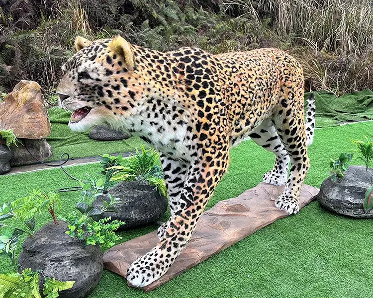 Leopardo animatrónico