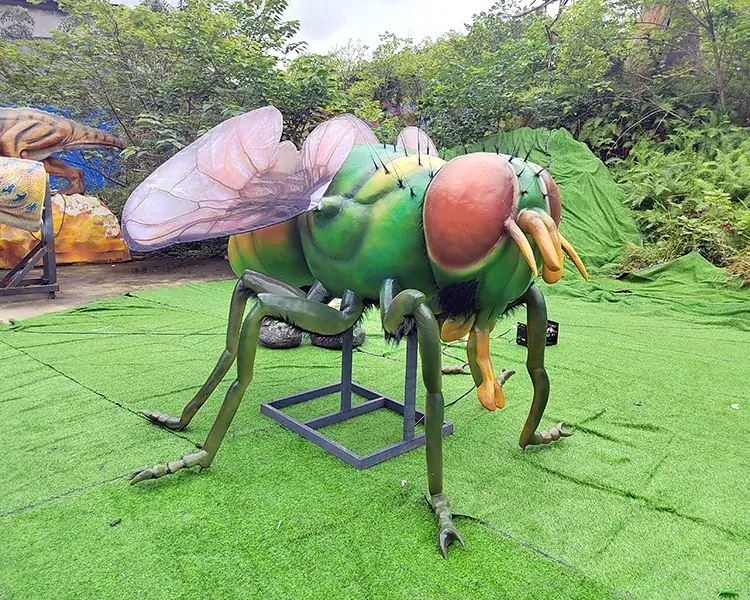 Mosca gigante animatrónica