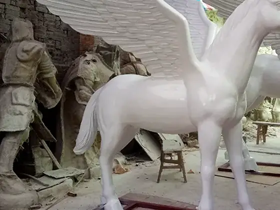 Pegaso blanco gigante
