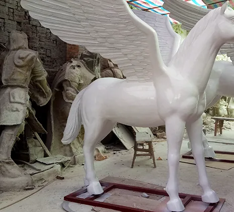 Pegaso blanco gigante