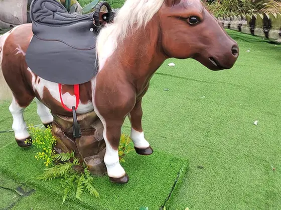 Pony montable animatrónico