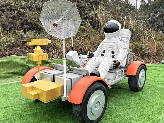 Rover lunar con astronauta