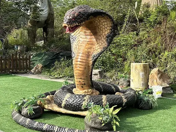 Serpiente gigante animatrónica