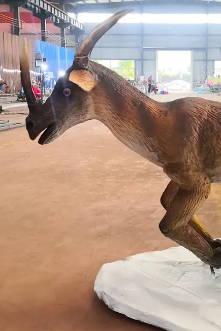 Ciervo prehistórico animatrónico
