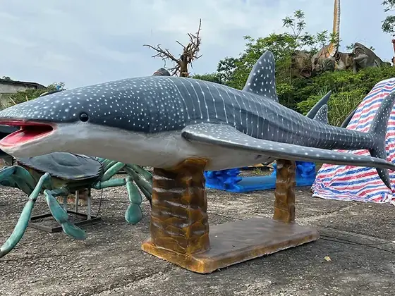 Tiburón ballena animatrónico