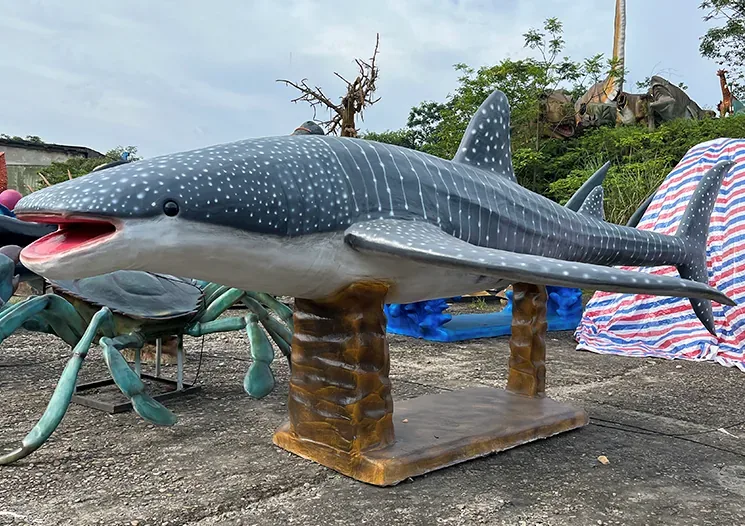 Tiburón ballena animatrónico